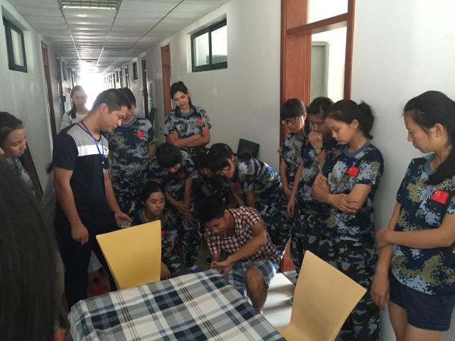 女生学习订床板 女生学习订床板